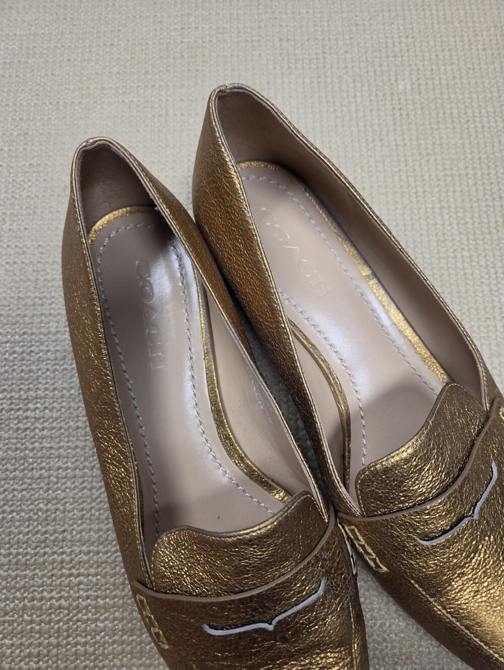 Coach Naomi Metallic Gold Copper Leather Pointed Toe Penny Loafers Size 8 - Picture 4 of 8